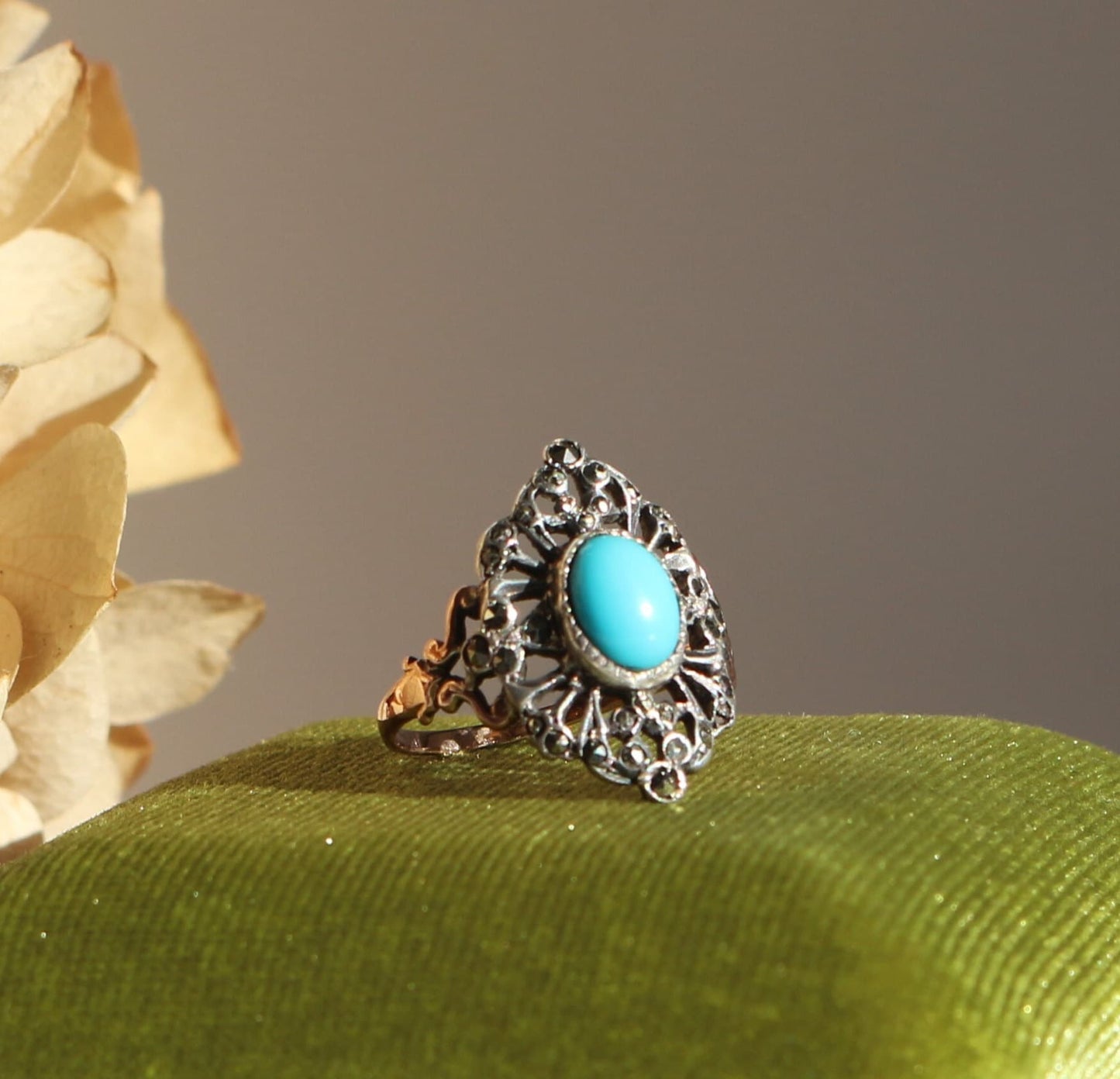 Bague ancienne Napoléon III en or 18 carats, argent, cabochon de turquoise et marcassites