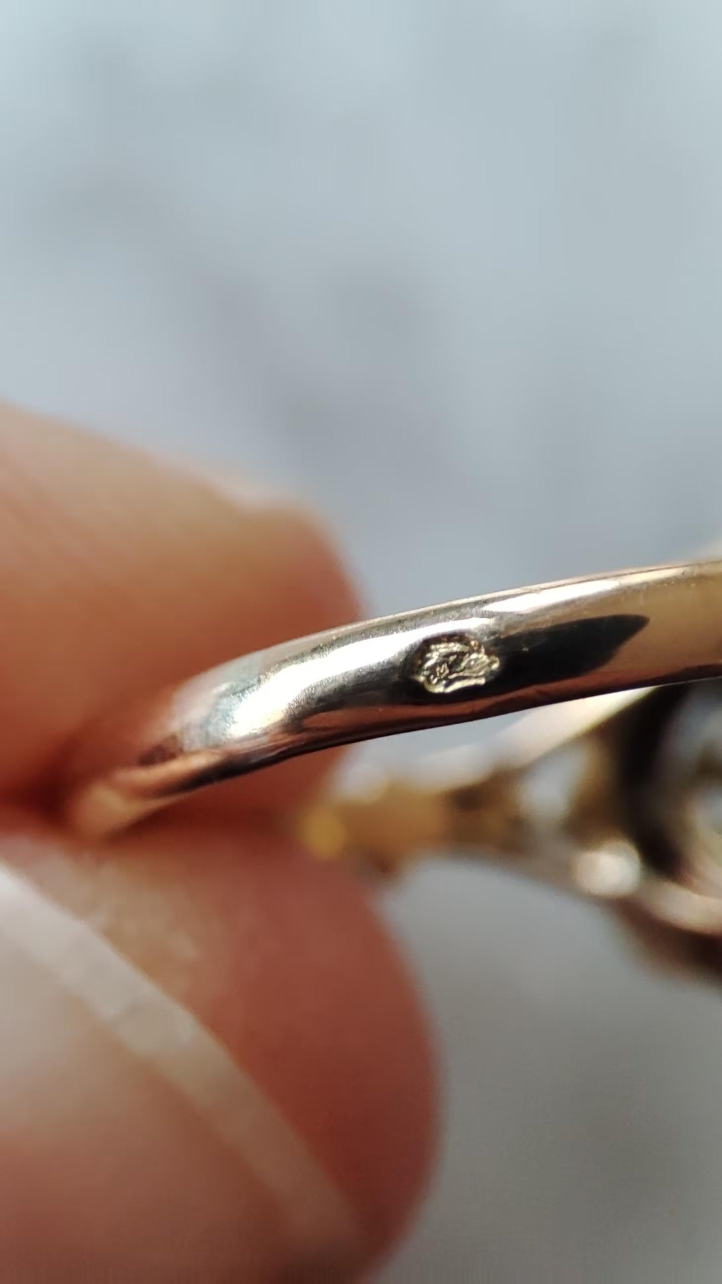 Bague ancienne or 18K deux tons, pierre de lune taille rose – ancienne bague fin XIXe