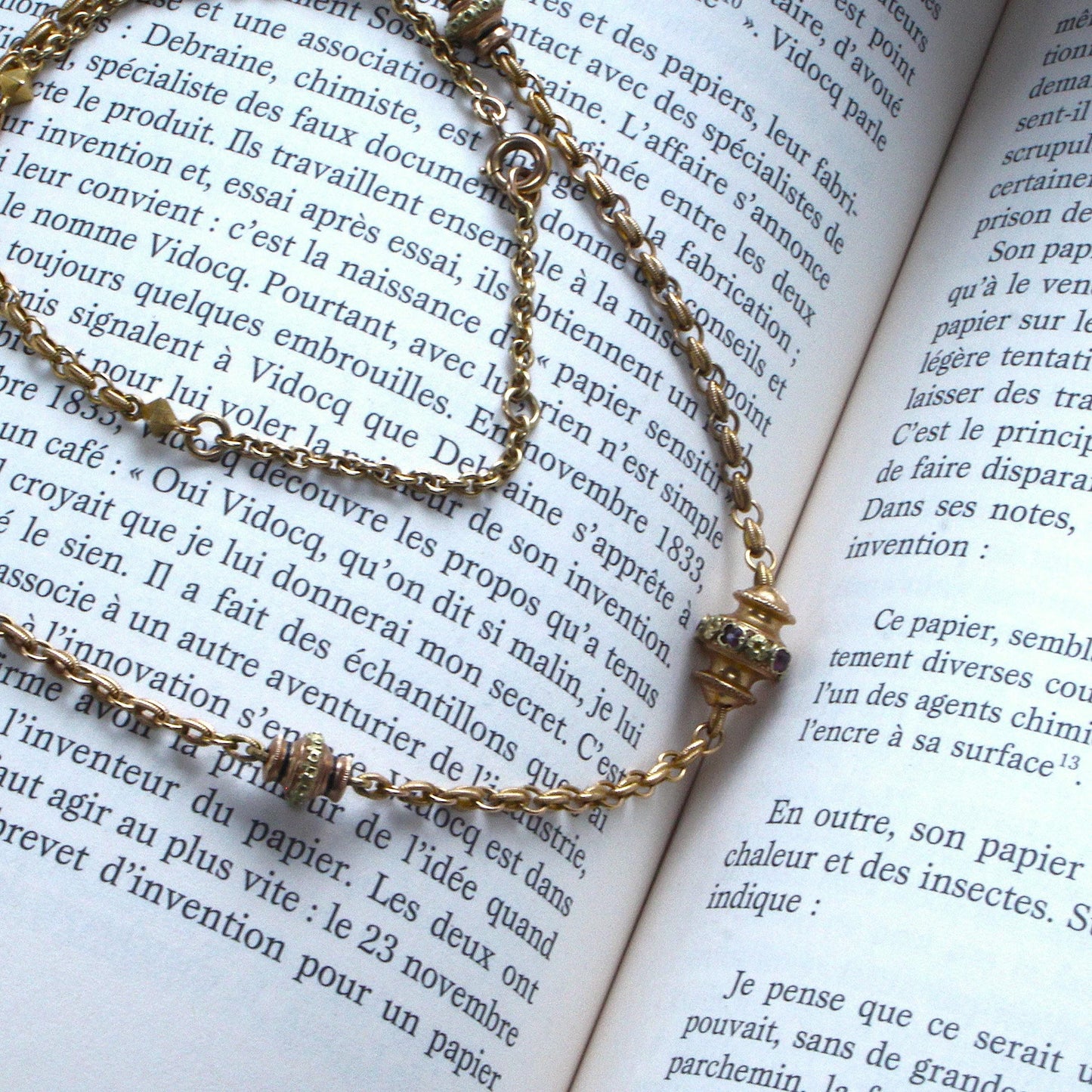 Collier ancien en or 18k époque victorienne avec coulant orné de 6 améthystes naturelles