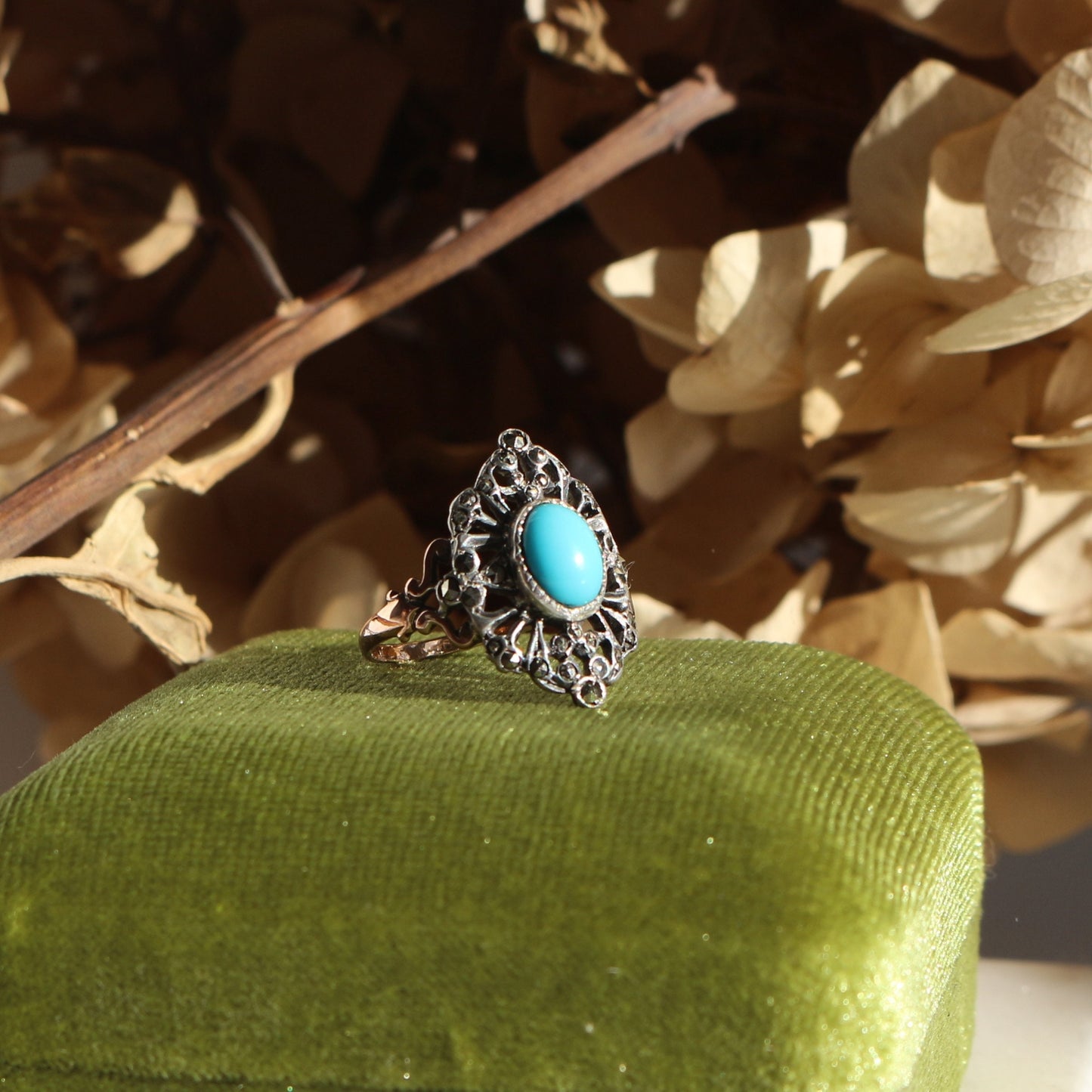 Bague ancienne Napoléon III en or 18 carats, argent, cabochon de turquoise et marcassites