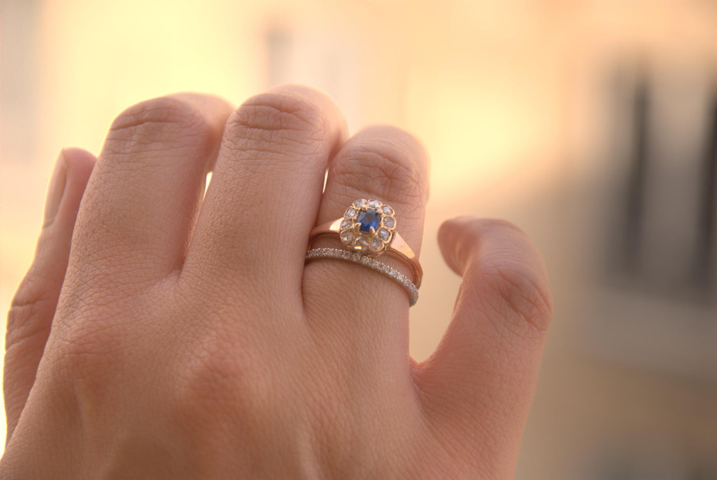 Bague de fiançailles marguerite Belle époque, or 18k saphir bleu et entourage diamants