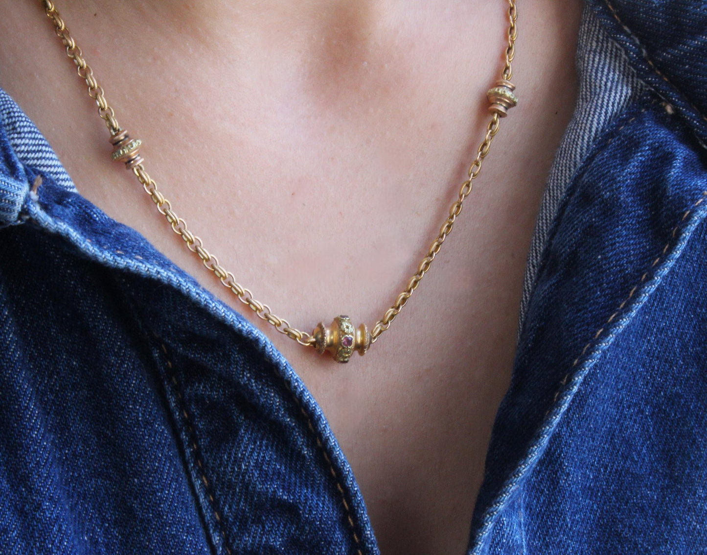Collier ancien en or 18k époque victorienne avec coulant orné de 6 améthystes naturelles