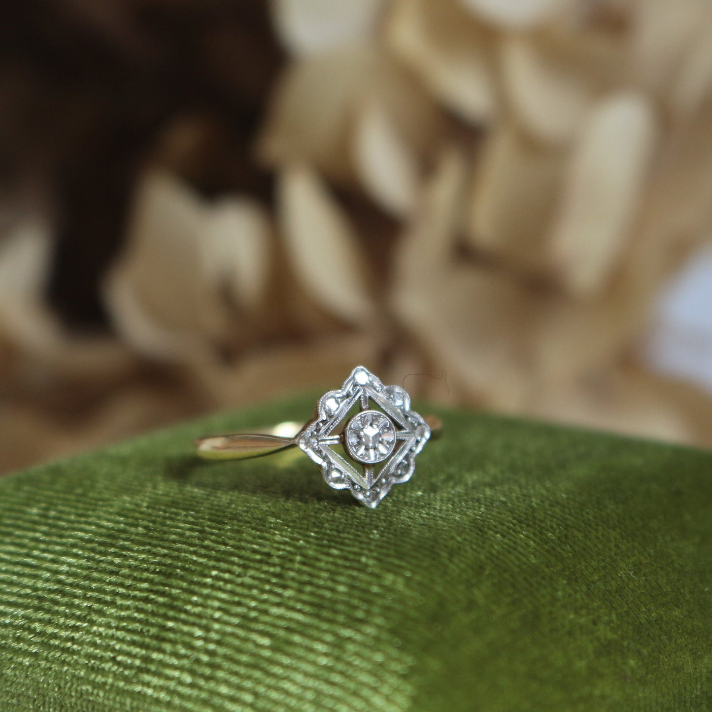 Bague ancienne Art Déco en or 18k (750/1000e) et diamant – bijou vintage années 1920, bague géométrique ajourée