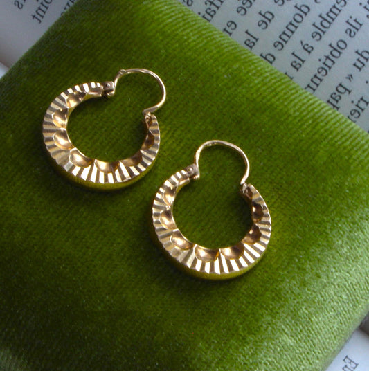 Créoles vintage texturées striées en or jaune 18k, élégantes boucles d’oreilles anciennes