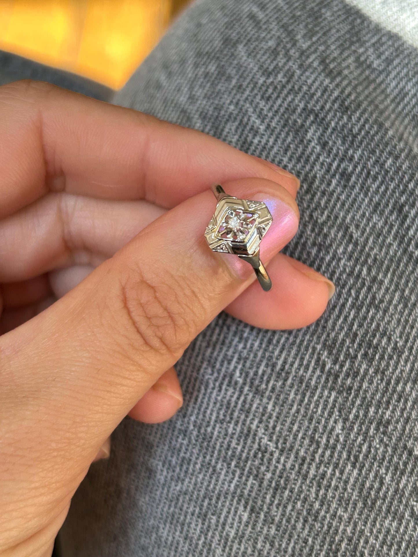 Bague époque Art Déco hexagonale en or blanc 18k et platine sertie d'un diamant taille ancienne