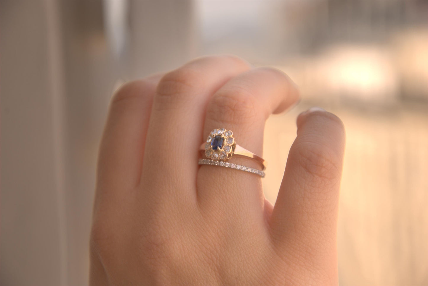 Bague de fiançailles marguerite Belle époque, or 18k saphir bleu et entourage diamants
