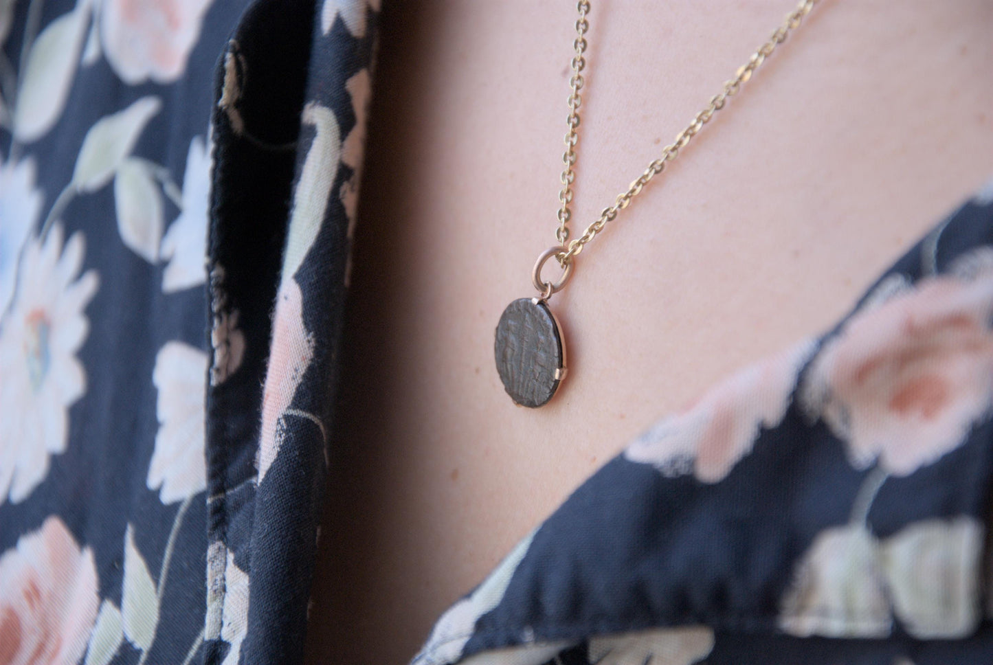 Pendentif pièce de monnaie romaine en bronze montée sur or 18K