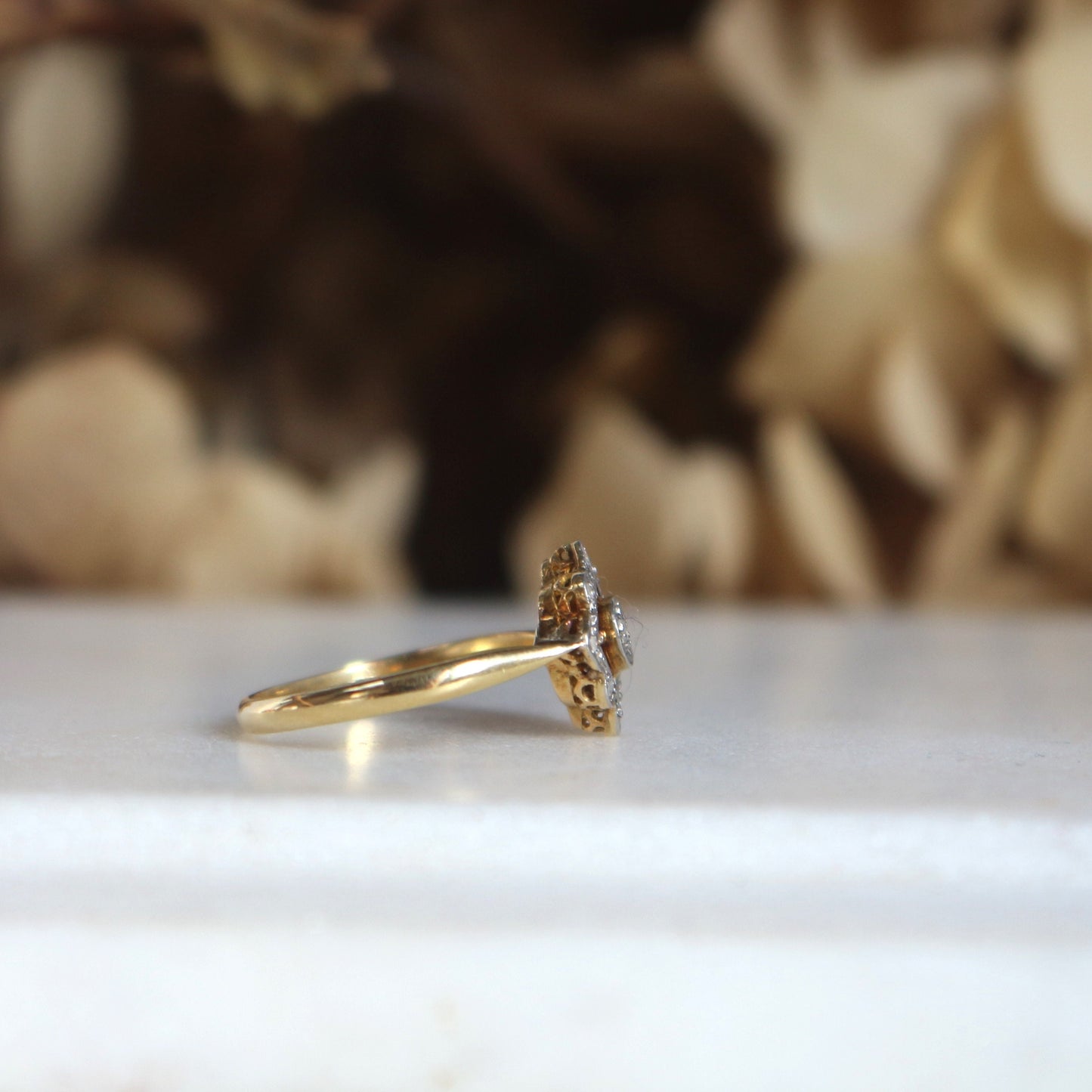 Bague ancienne Art Déco en or 18k (750/1000e) et diamant – bijou vintage années 1920, bague géométrique ajourée