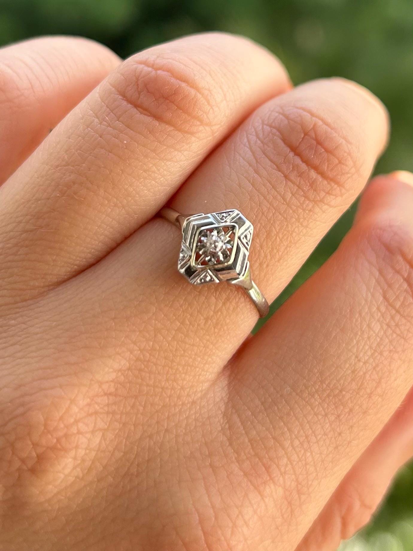 Bague époque Art Déco hexagonale en or blanc 18k et platine sertie d'un diamant taille ancienne