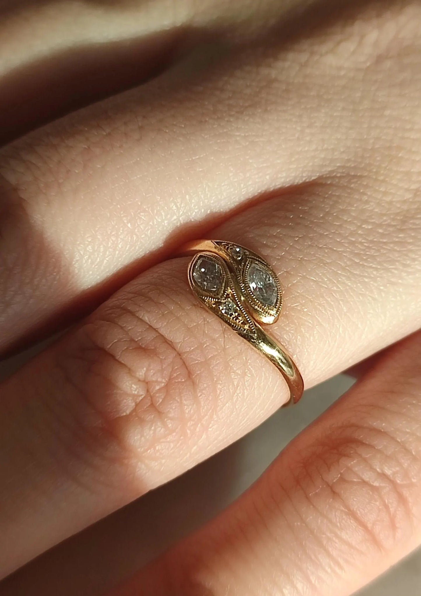 Bague serpents enlacés or 18K diamants navette 0,20 ct "Toi et Moi" vintage