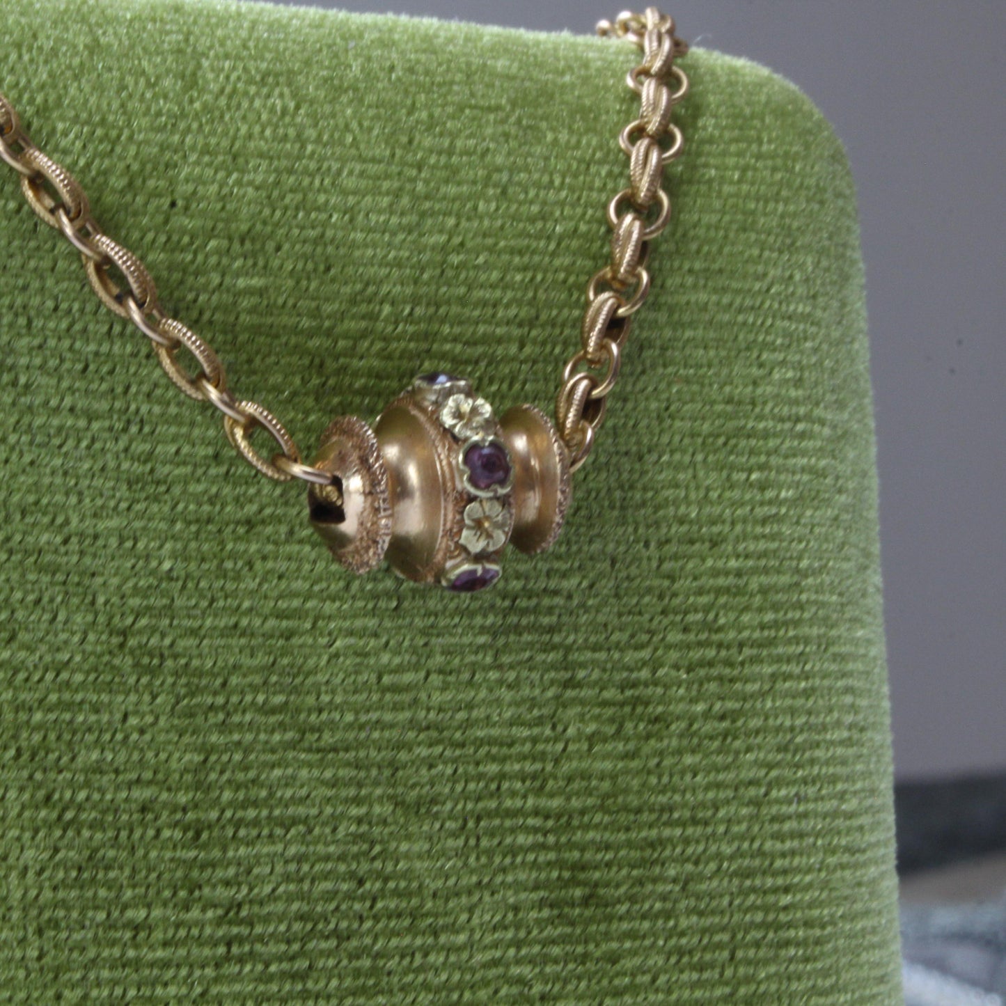 Collier ancien en or 18k époque victorienne avec coulant orné de 6 améthystes naturelles