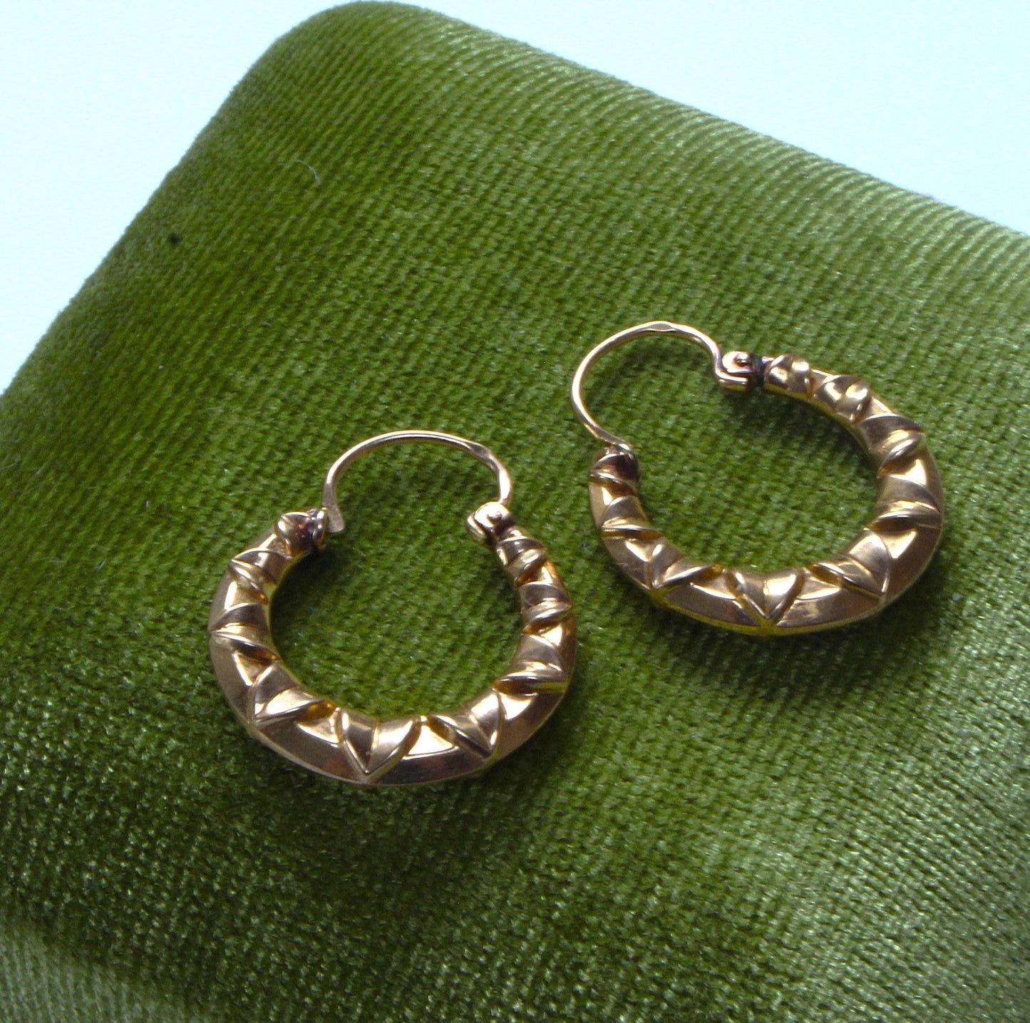 Créoles Vintage texturées en or 18K, Elégantes boucles d’oreilles anciennes