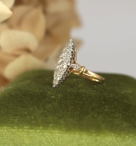 Bague de fiançailles ancienne marquise pavage diamants en or jaune et gris 18K