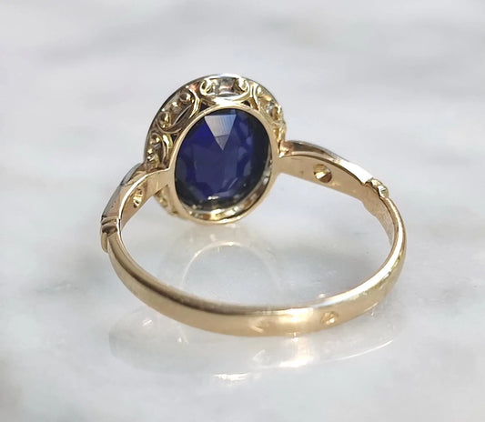 Bague ancienne Art Déco en or 18K deux tons, saphir de synthèse et diamants taille rose - période 1920