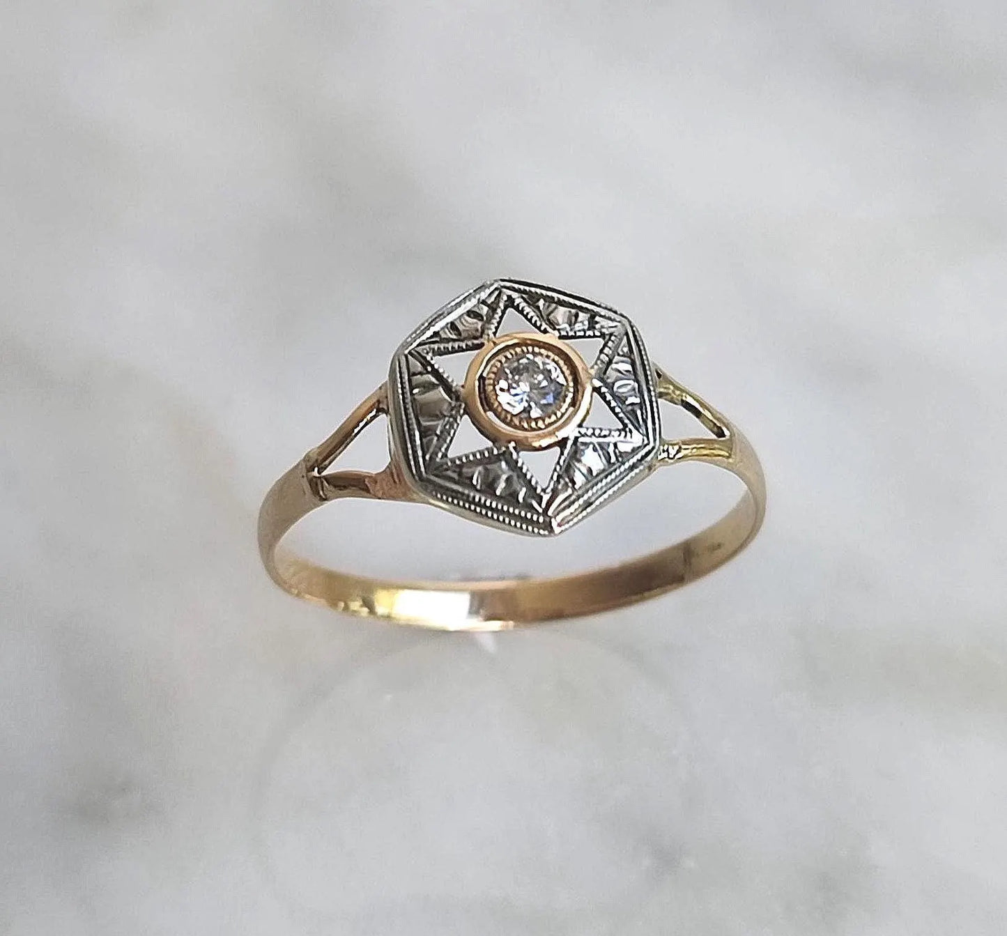 Bague ancienne étoile en or 18K jaune et gris, diamant naturel 0,11ct, bijou français XIXe siècle