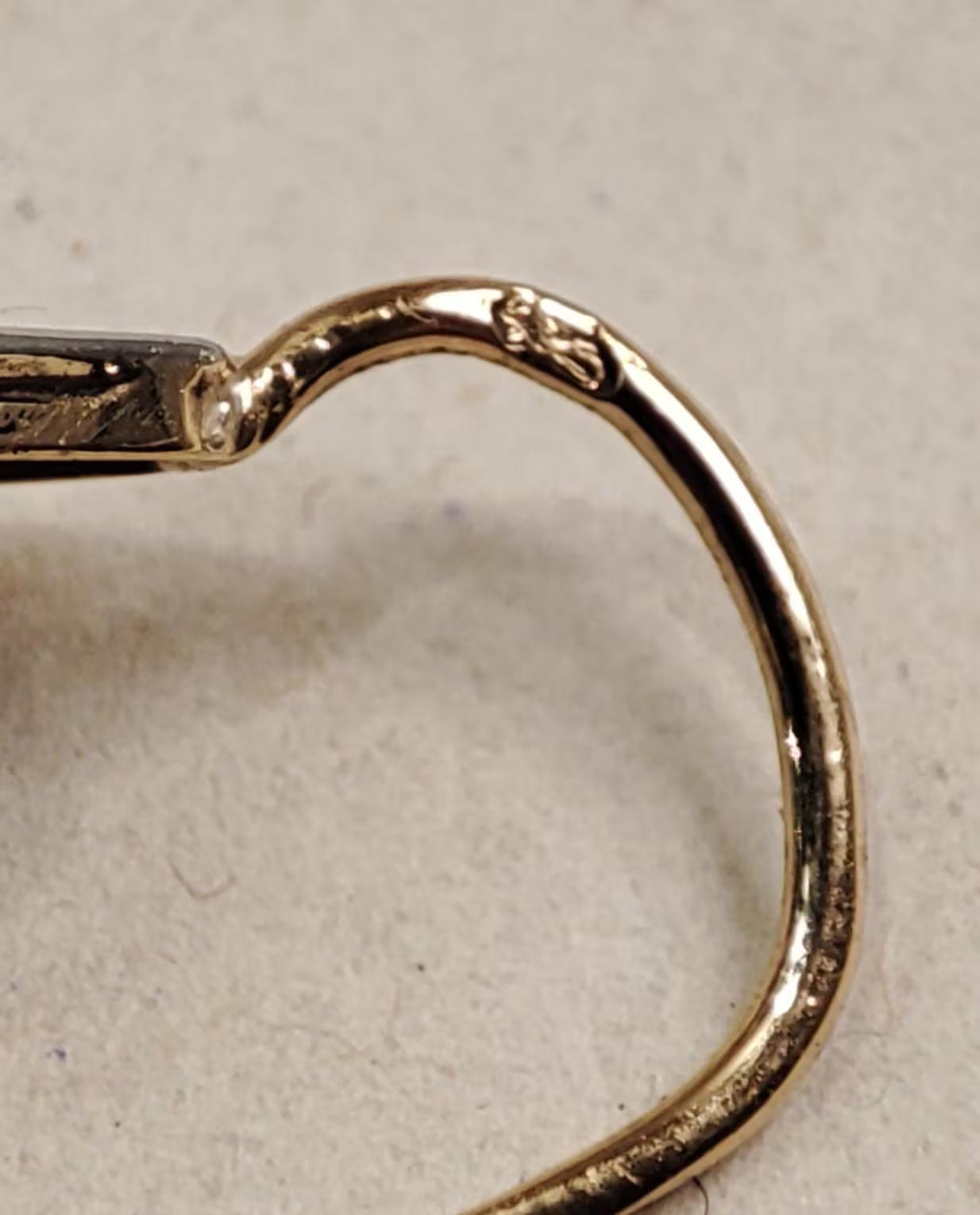 Dormeuses anciennes Belle Époque en or jaune et blanc 18k, émeraudes, circa 1900