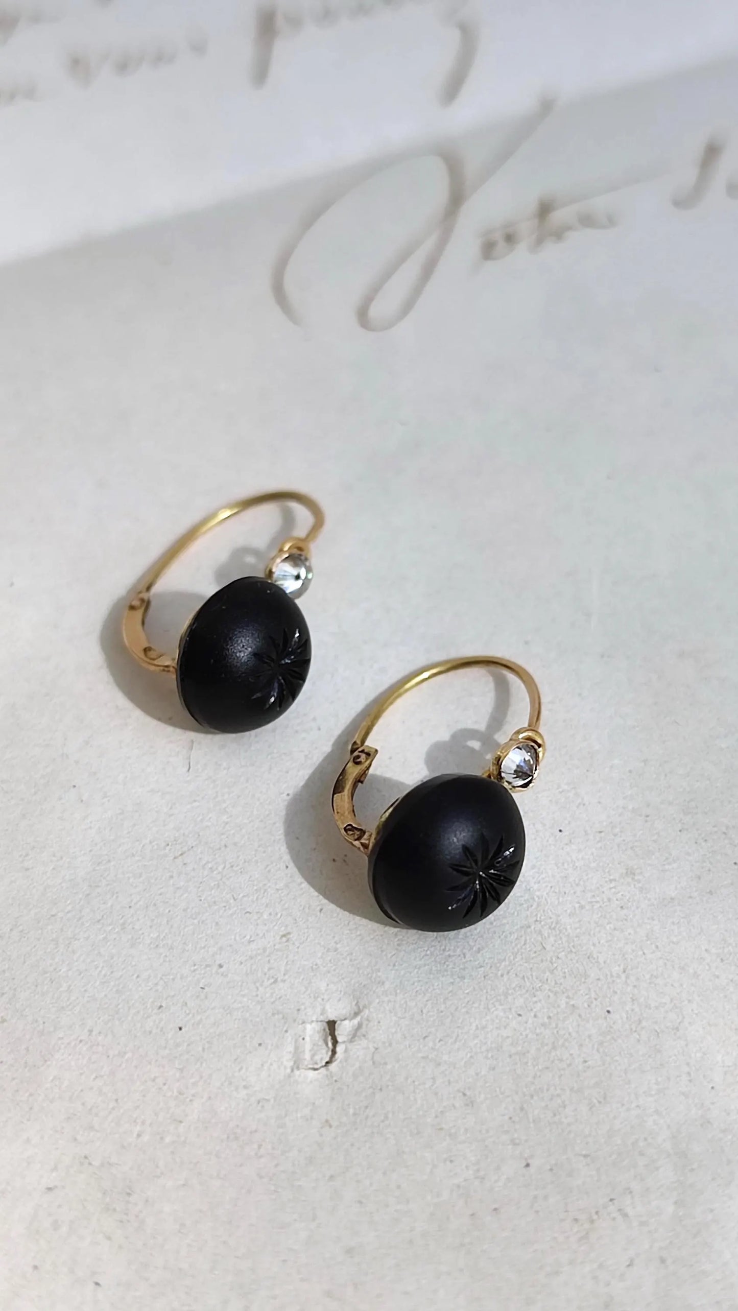 Dormeuses or jaune 18k, jais et diamants, époque Second Empire