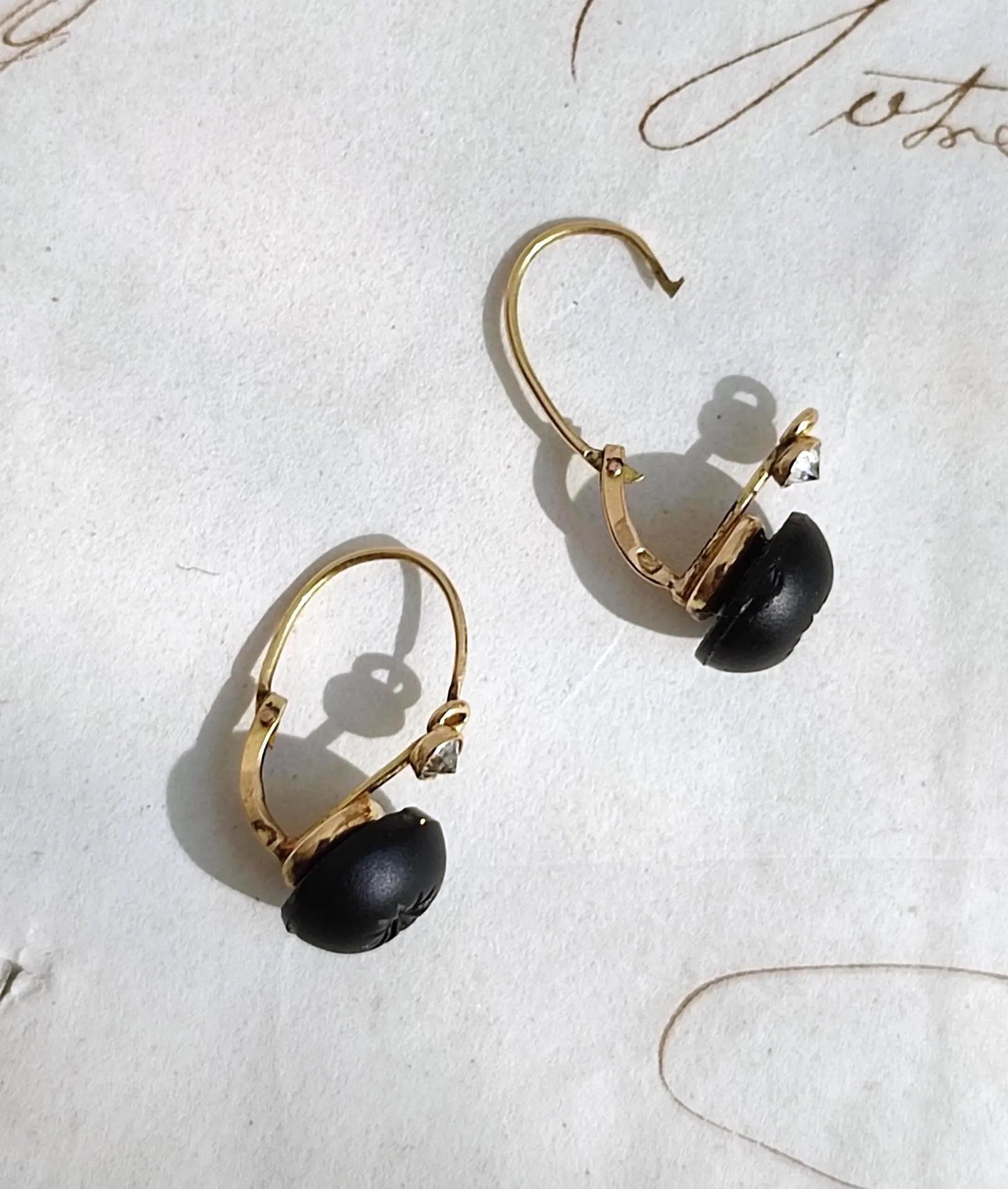 Dormeuses or jaune 18k, jais et diamants, époque Second Empire