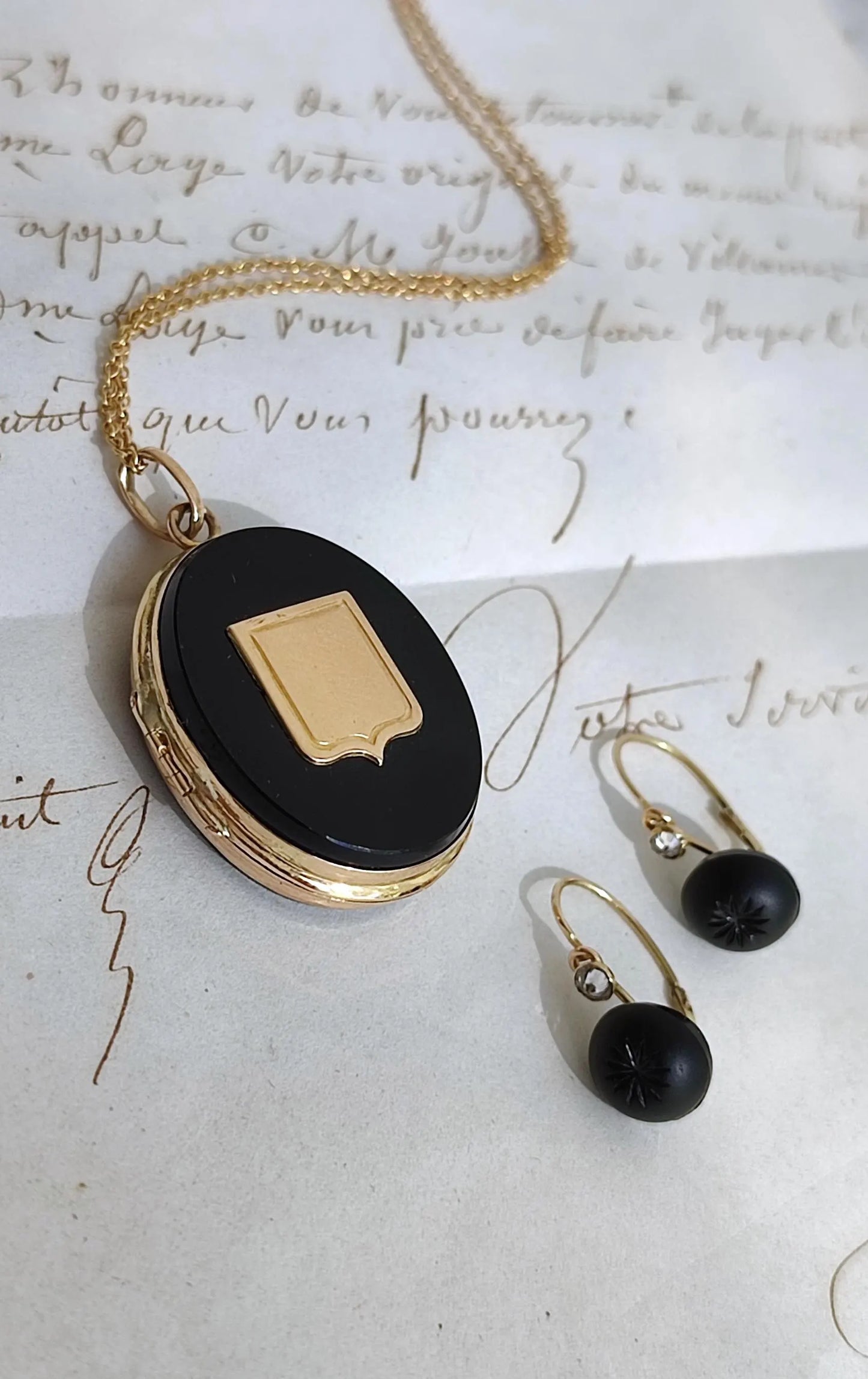 Dormeuses or jaune 18k, jais et diamants, époque Second Empire
