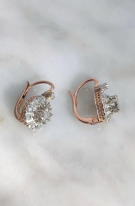 Boucles dormeuses anciennes en or 18K rose et gris, diamants taille rose et lame, bijoux français XIXe siècle