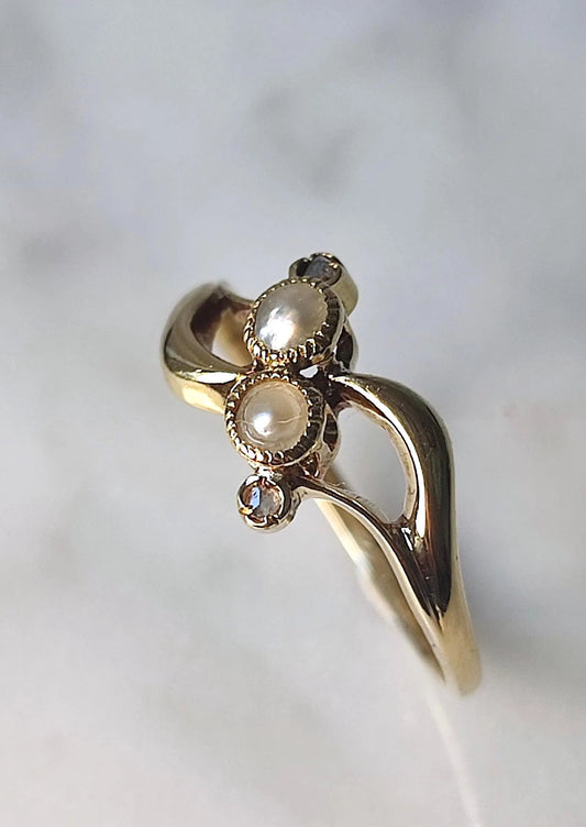 Bague ancienne “Toi et Moi” en or jaune, perles et diamants - bague Belle Époque