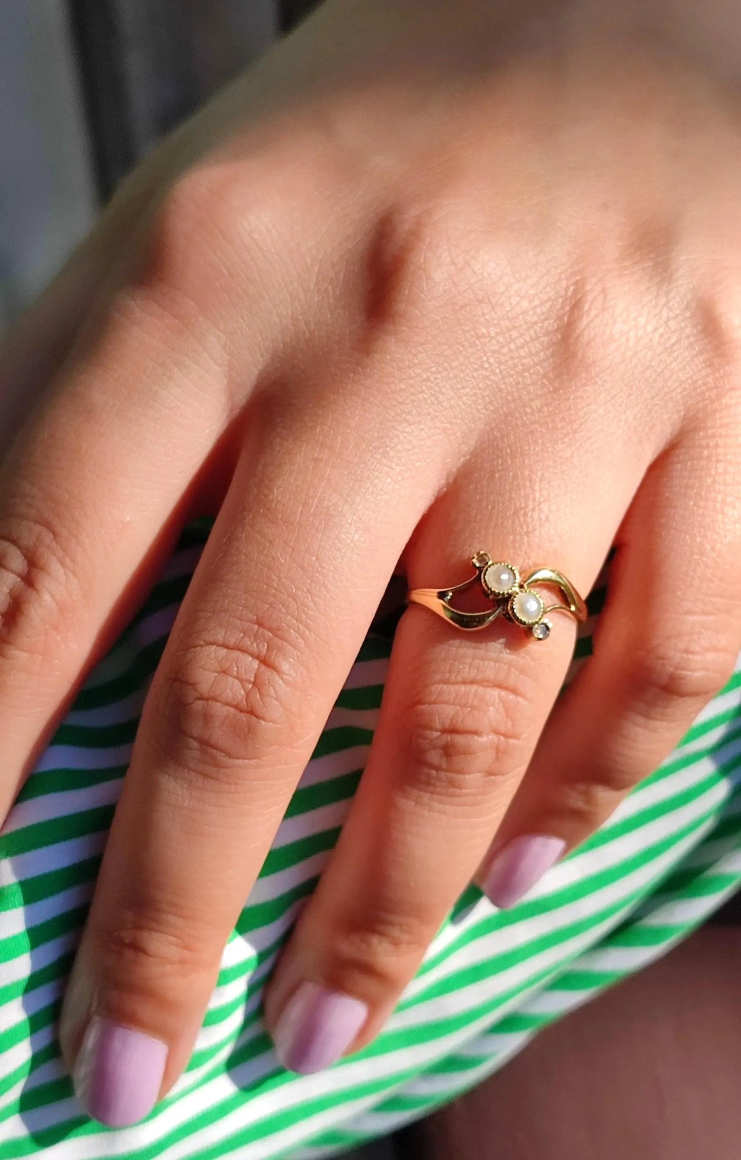 Bague ancienne “Toi et Moi” en or jaune, perles et diamants - bague Belle Époque