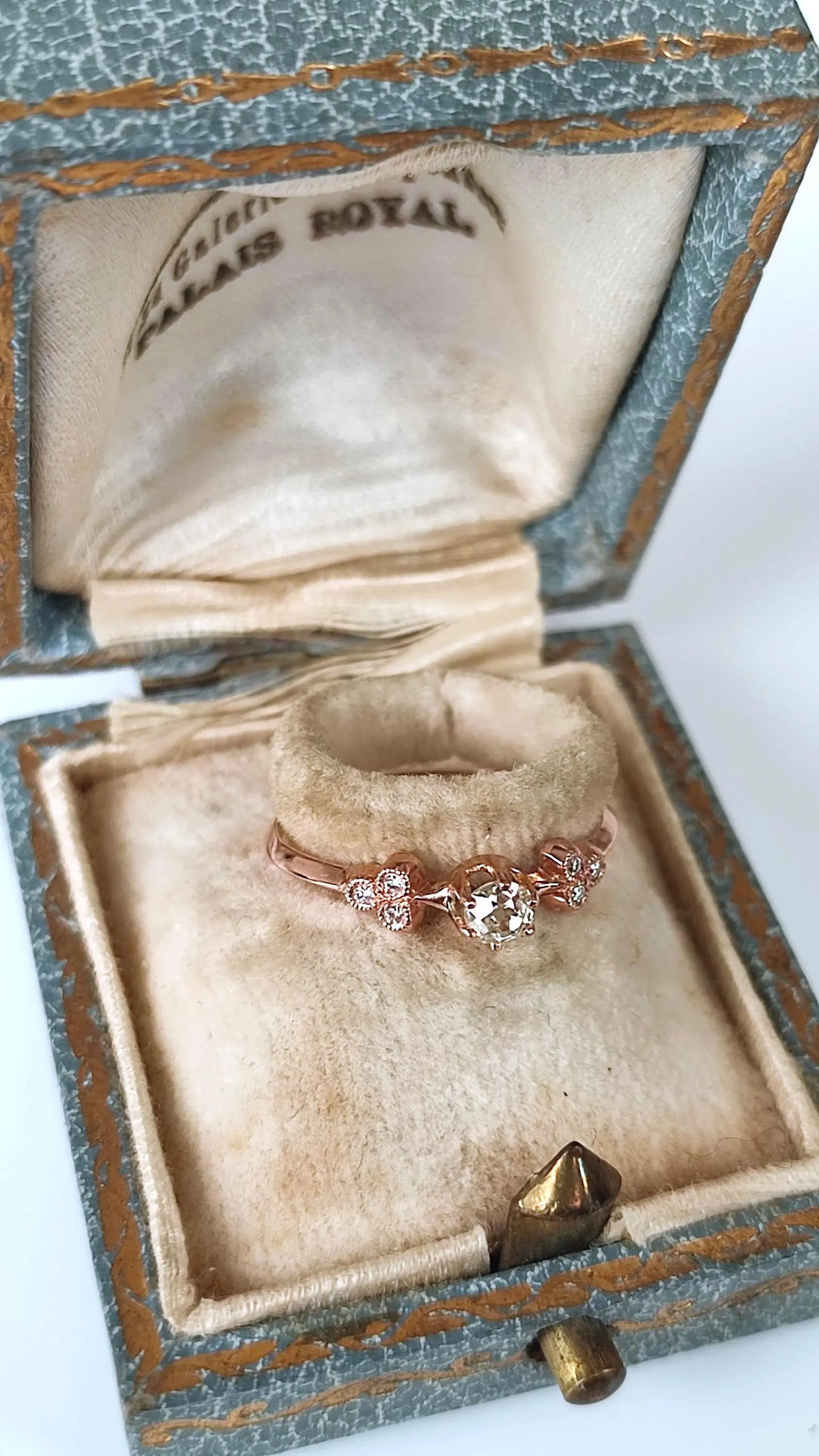 Bague solitaire diamant en or rose 18k motif trèfle - 19e siècle - bague de fiançailles ancienne