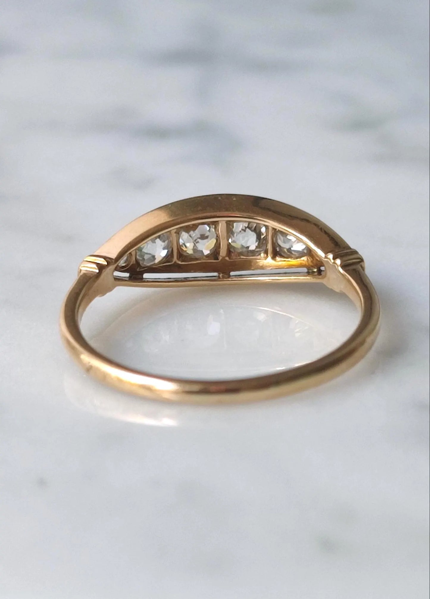 Bague rivière ancienne en or jaune et blanc 18k, six diamants taille ancienne (vers 1910–1930)
