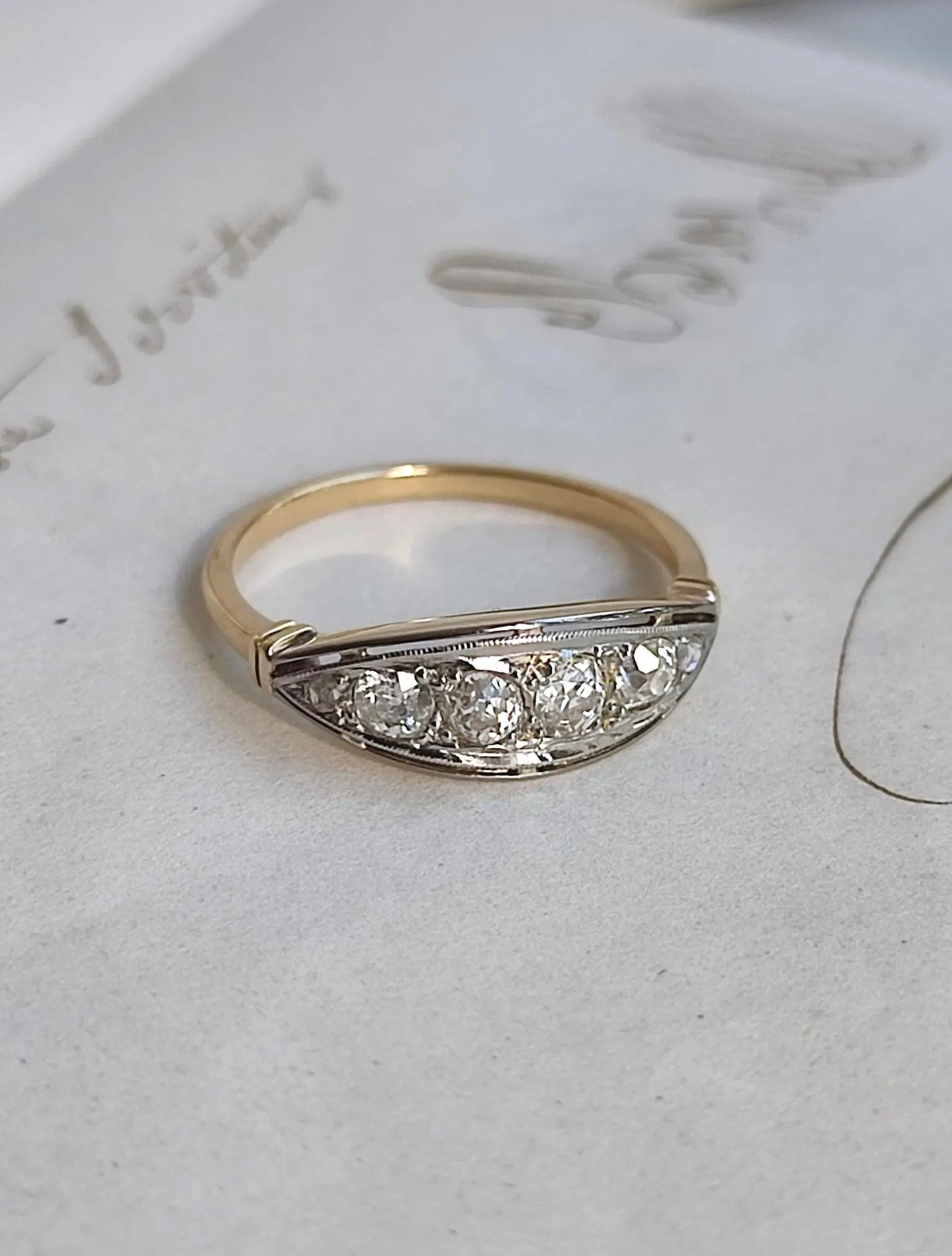 Bague rivière ancienne en or jaune et blanc 18k, six diamants taille ancienne (vers 1910–1930)