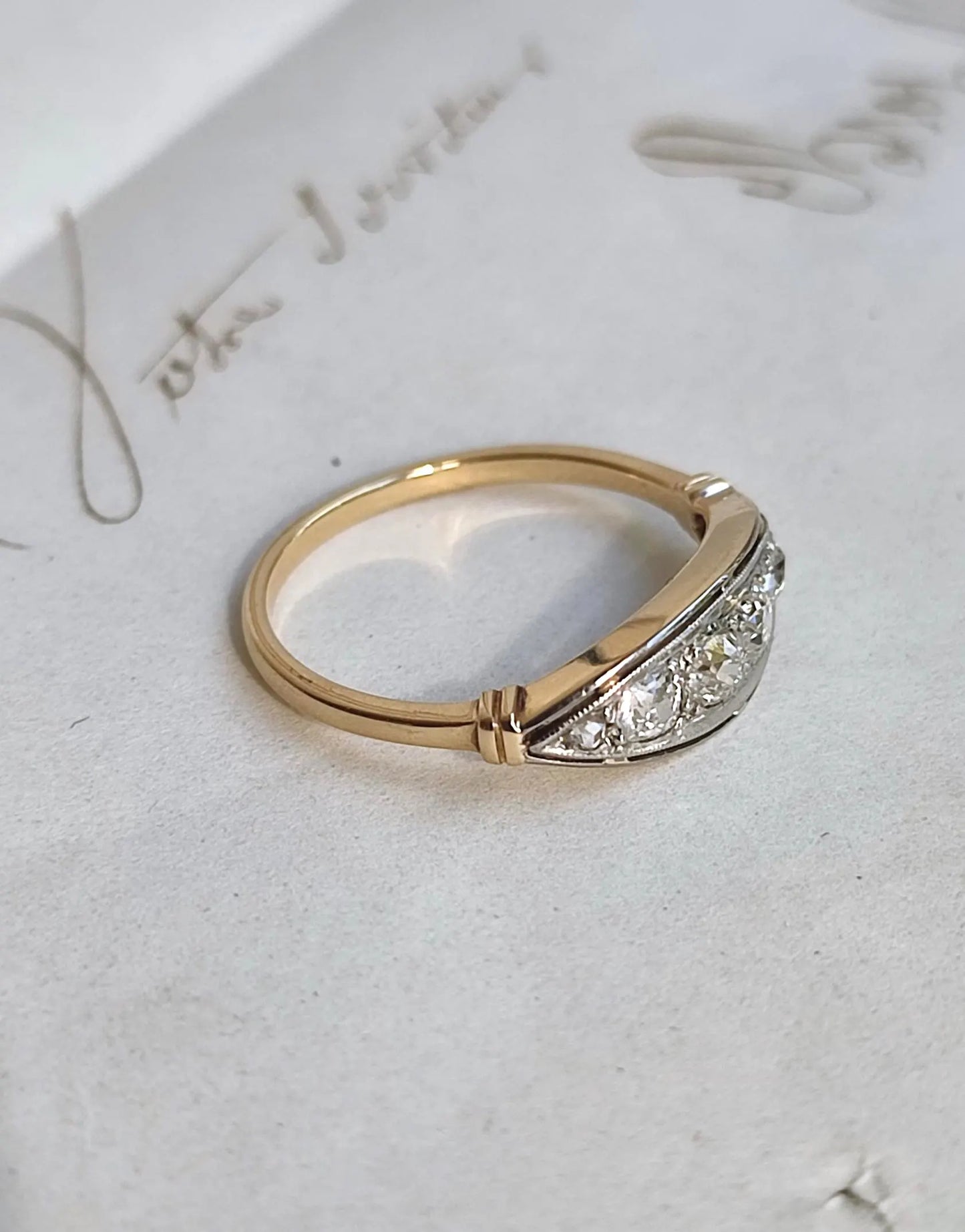 Bague rivière ancienne en or jaune et blanc 18k, six diamants taille ancienne (vers 1910–1930)