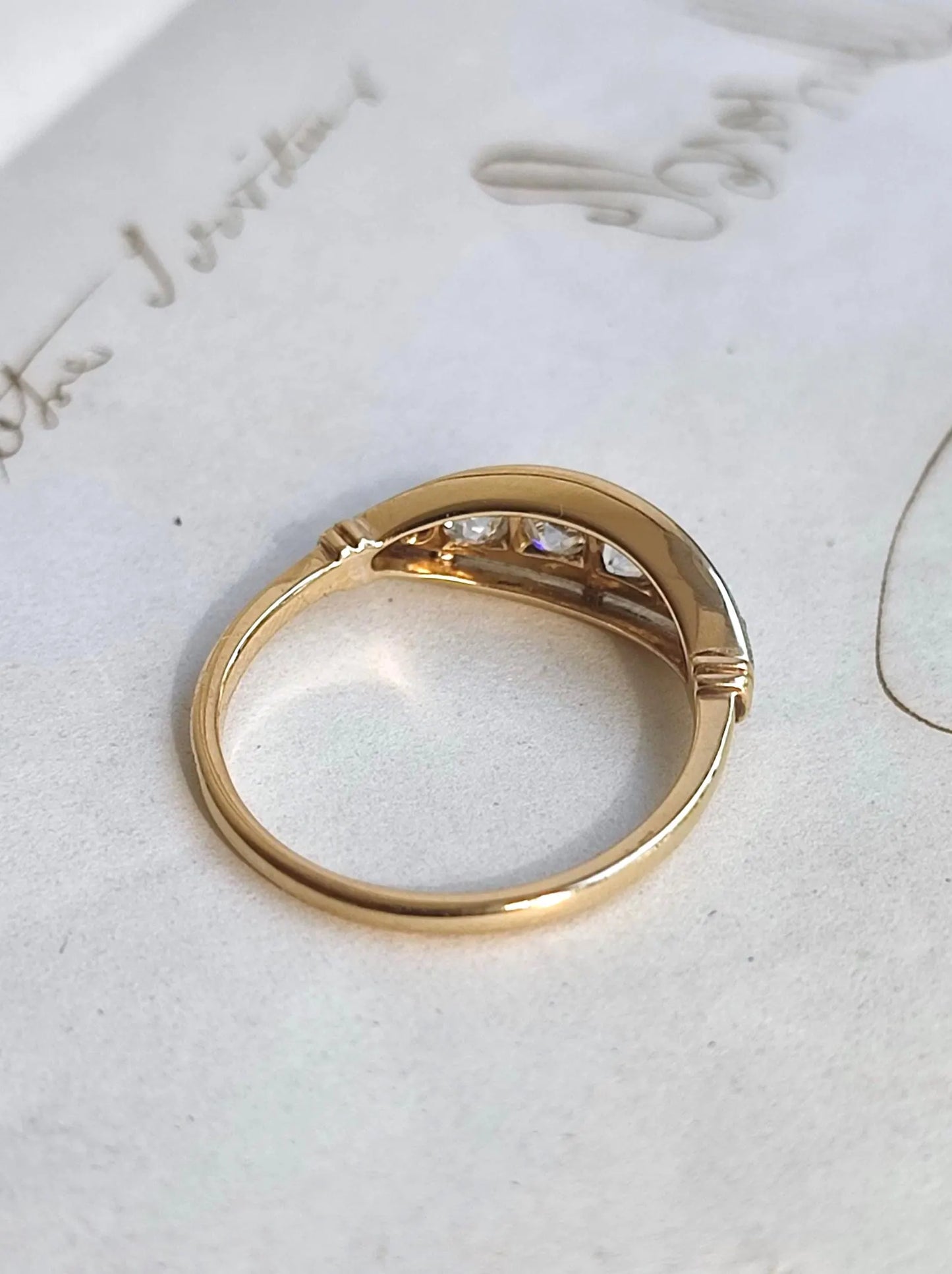 Bague rivière ancienne en or jaune et blanc 18k, six diamants taille ancienne (vers 1910–1930)