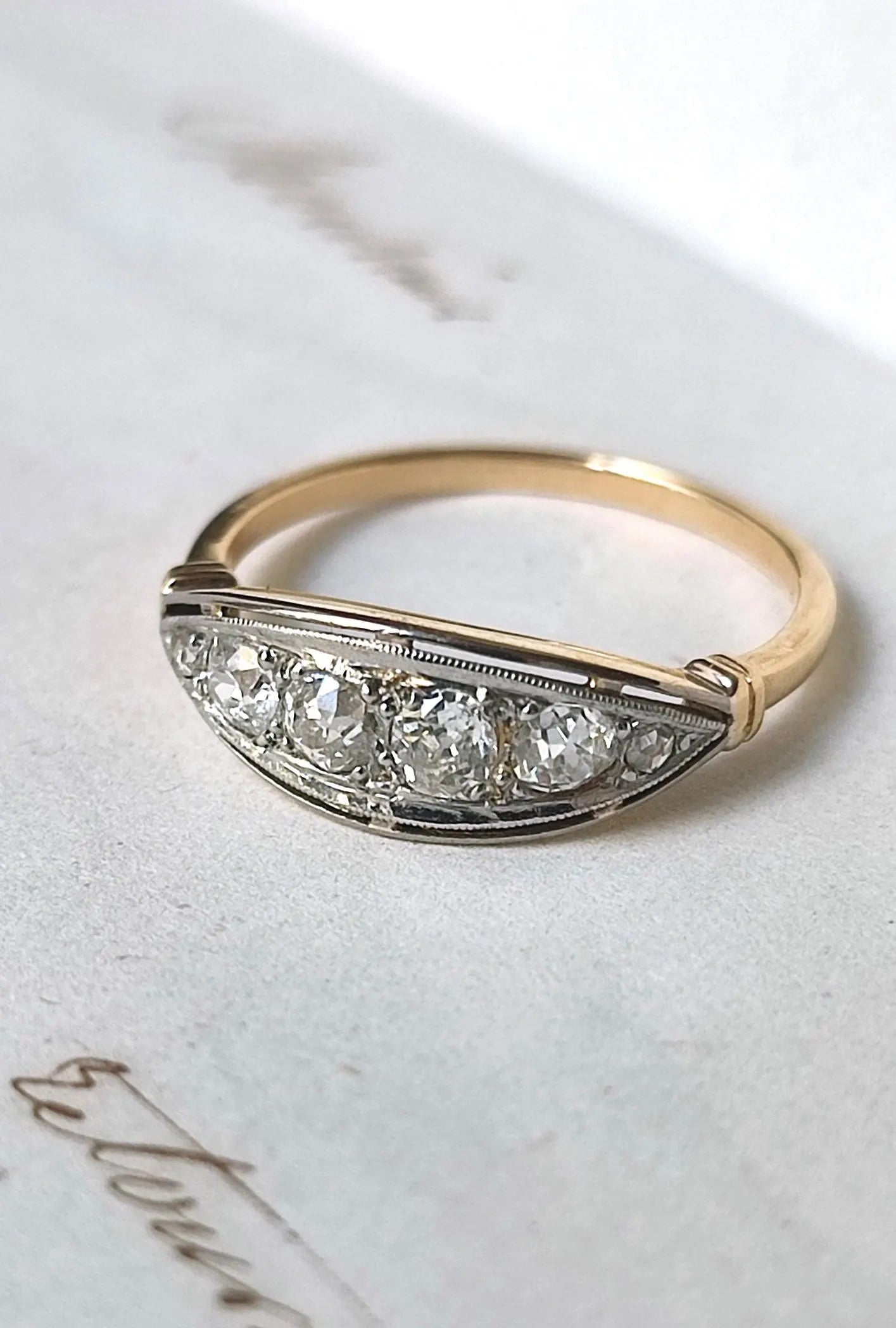 Bague rivière ancienne en or jaune et blanc 18k, six diamants taille ancienne (vers 1910–1930)