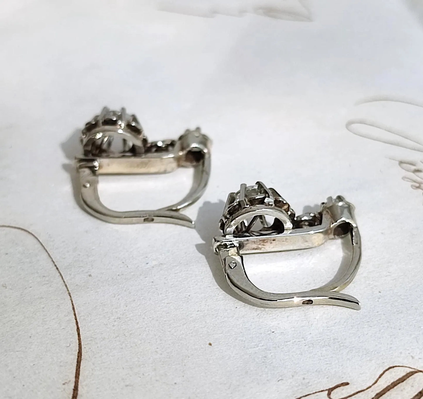 Dormeuses anciennes en or gris 18K ornées de diamants taille ancienne 0,5 ct – vers 1930