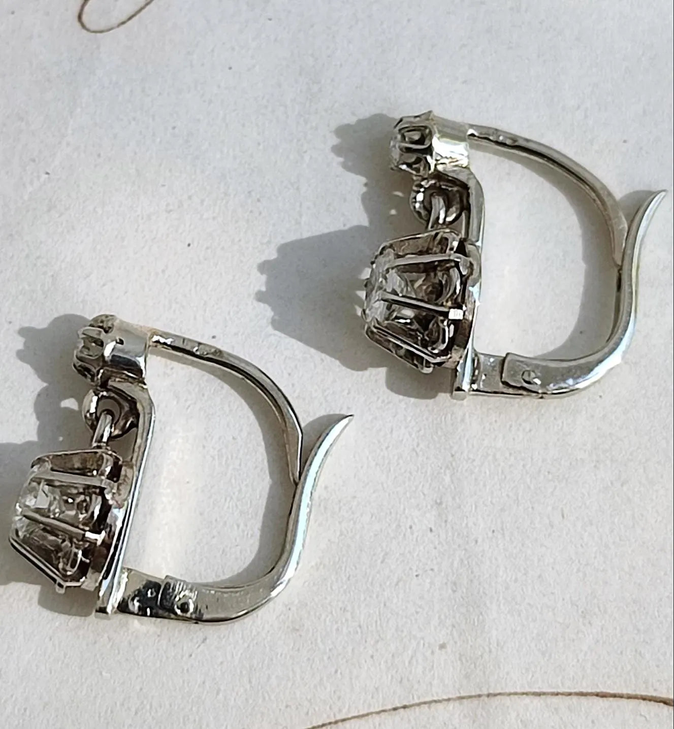 Dormeuses anciennes en or gris 18K ornées de diamants taille ancienne 0,5 ct – vers 1930
