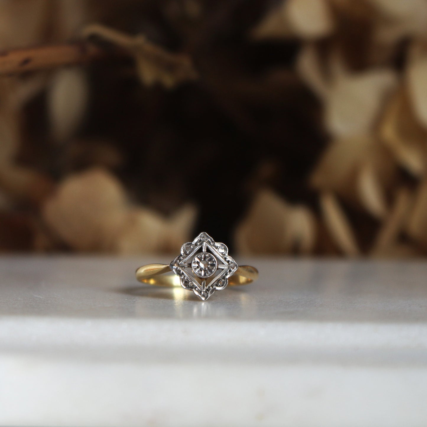 Bague ancienne Art Déco en or 18k (750/1000e) et diamant – bijou vintage années 1920, bague géométrique ajourée