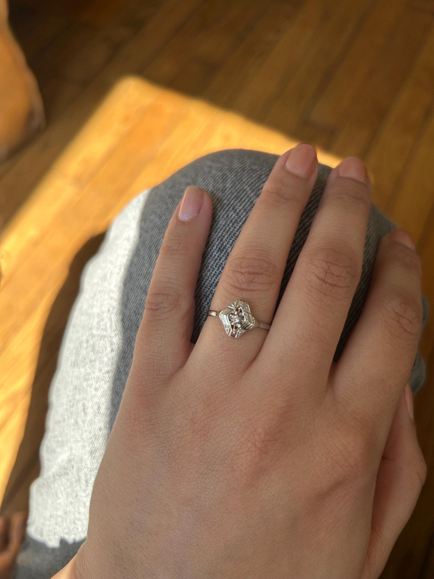 Bague époque Art Déco hexagonale en or blanc 18k et platine sertie d'un diamant taille ancienne