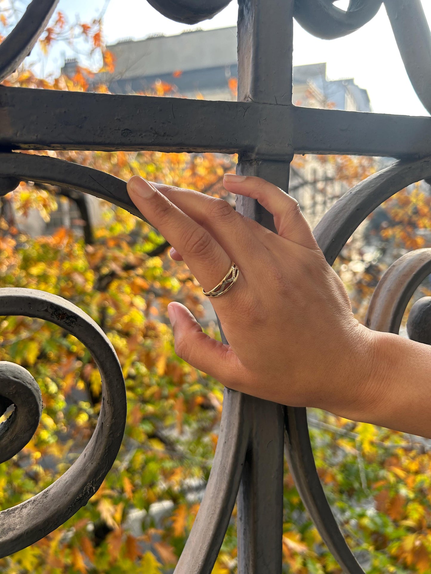 Bague vintage serpent ajourée en or jaune 18K – motif ondulé, diamants