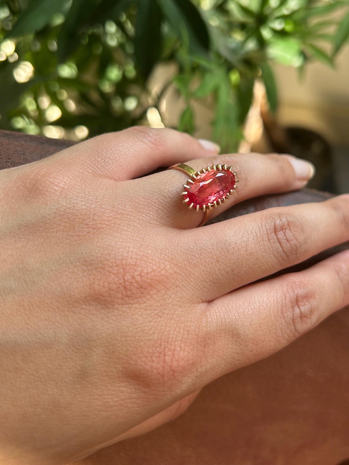 Bague cocktail or 18k et saphir rose orangé – Bijou statement vintage chic