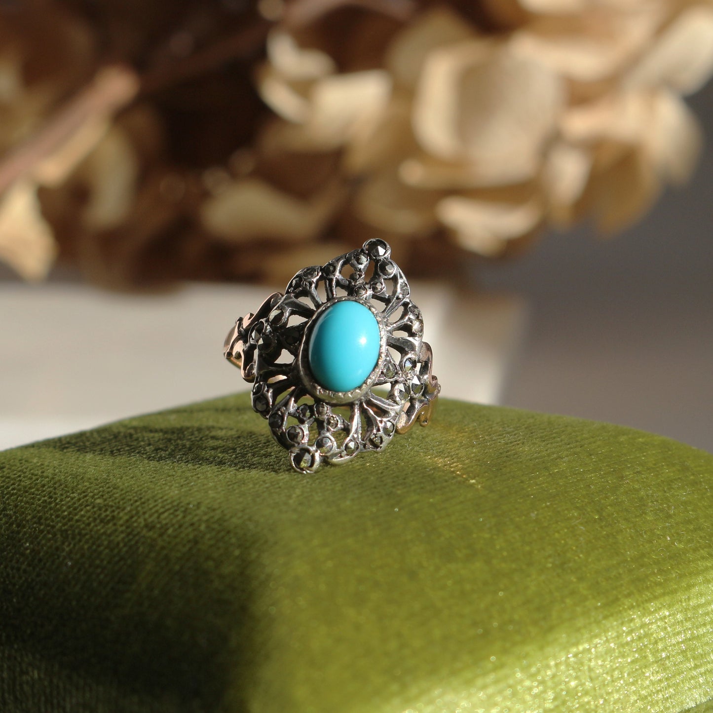 Bague ancienne Napoléon III en or 18 carats, argent, cabochon de turquoise et marcassites