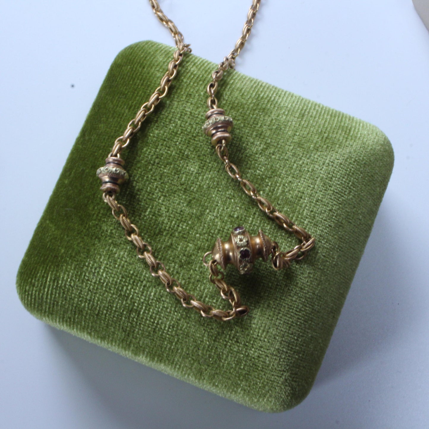 Collier ancien en or 18k époque victorienne avec coulant orné de 6 améthystes naturelles