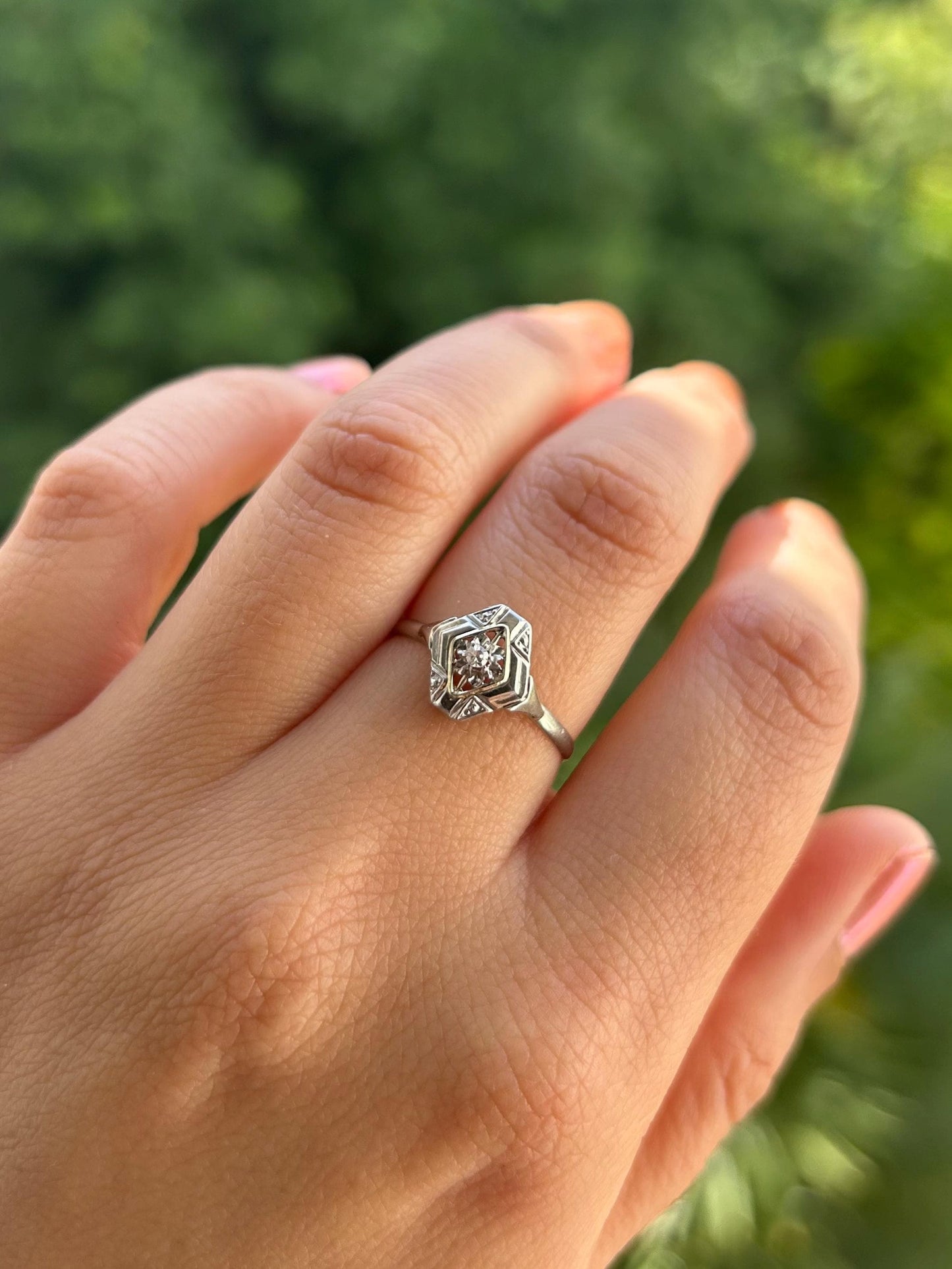 Bague époque Art Déco hexagonale en or blanc 18k et platine sertie d'un diamant taille ancienne