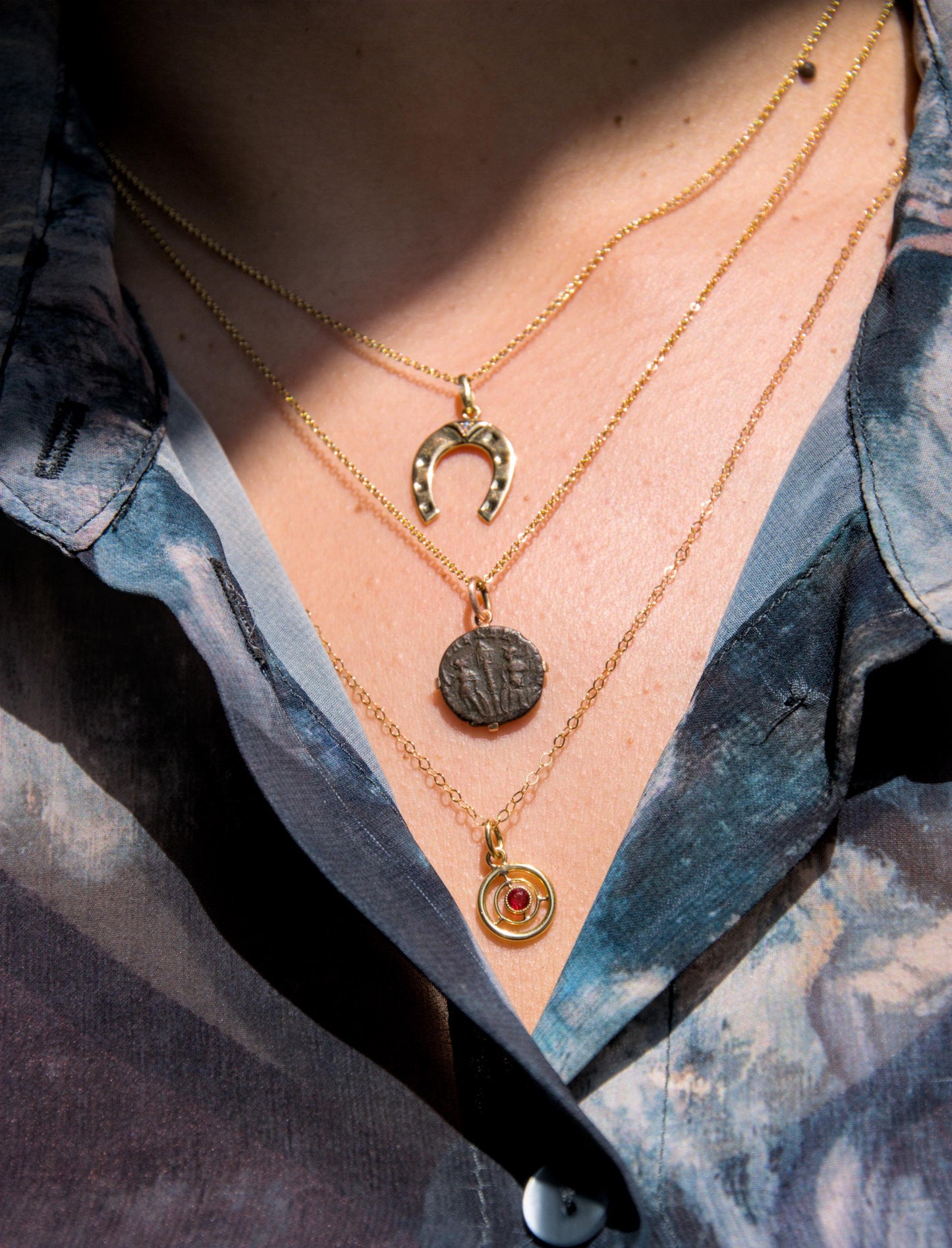 Pendentif pièce de monnaie romaine en bronze montée sur or 18K