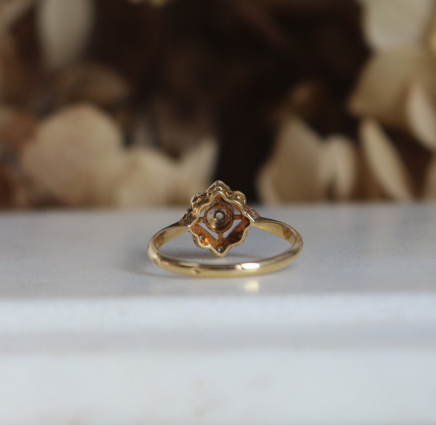 Bague ancienne Art Déco en or 18k (750/1000e) et diamant – bijou vintage années 1920, bague géométrique ajourée
