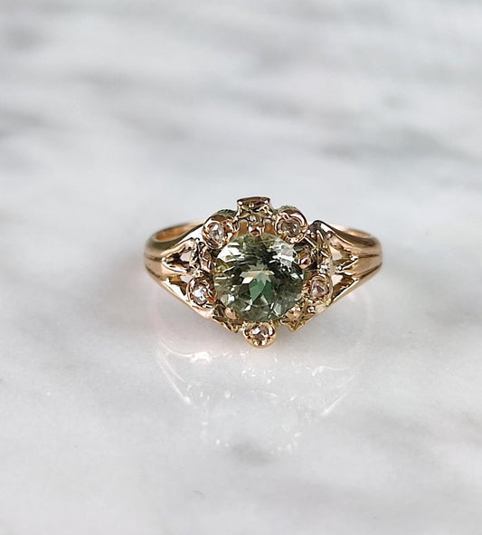 Bague Belle Époque marguerite en or jaune 18K, tourmaline vert d'eau et éclats de diamants