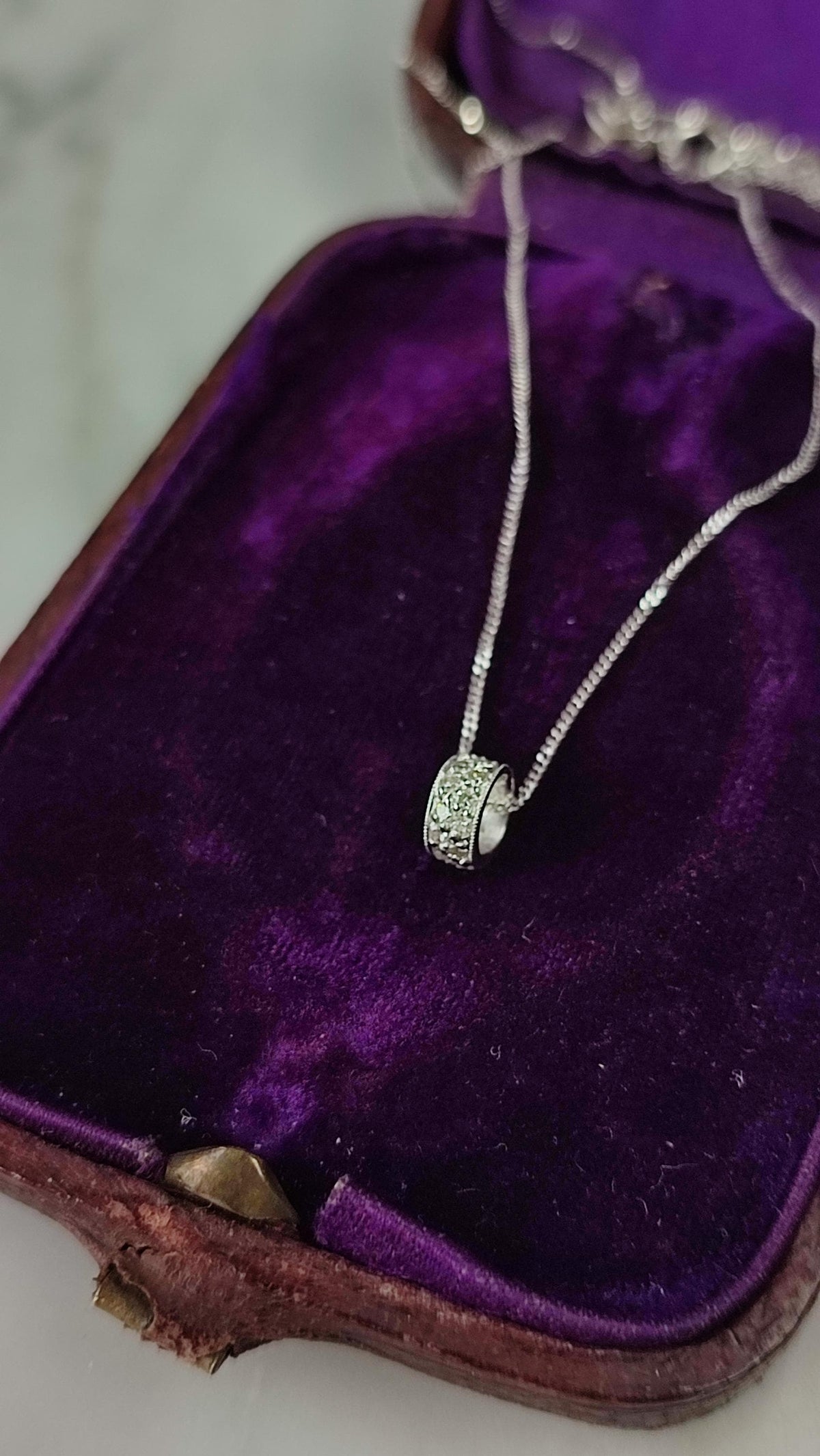 Breloque ancienne en or et diamants, Pendentif anneau vintage