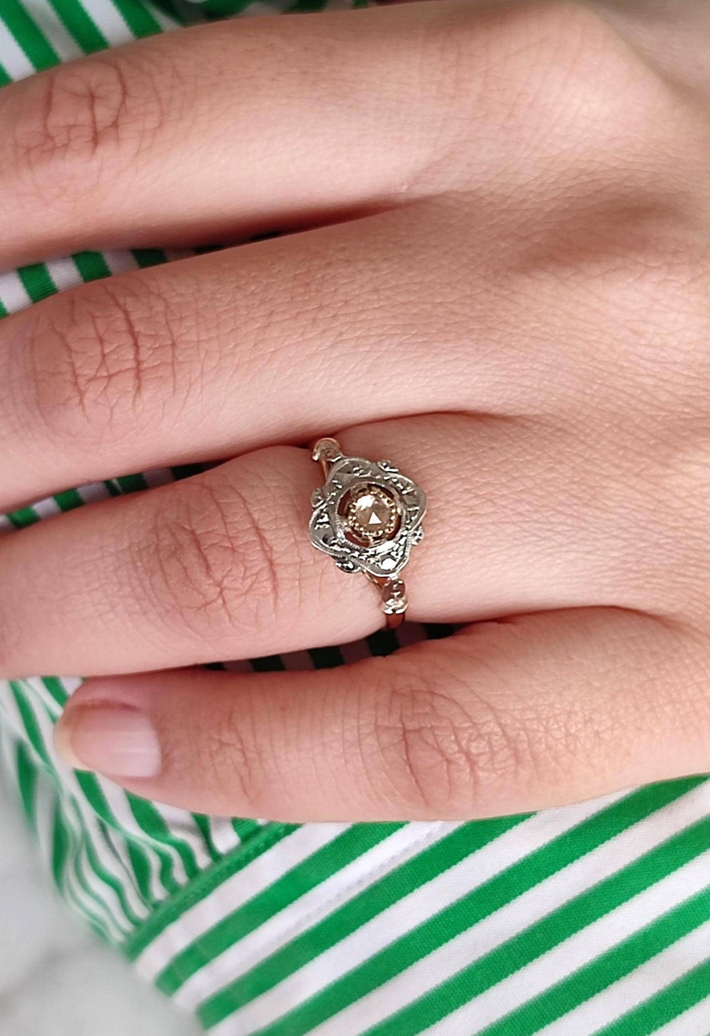 Bague ancienne or 18K deux tons, pierre de lune taille rose – ancienne bague fin XIXe