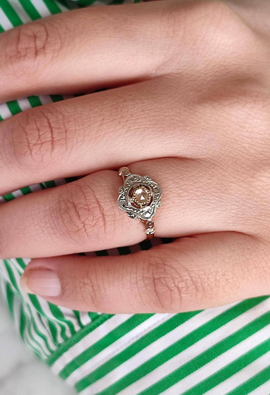 Bague ancienne or 18K deux tons, pierre de lune taille rose – ancienne bague fin XIXe