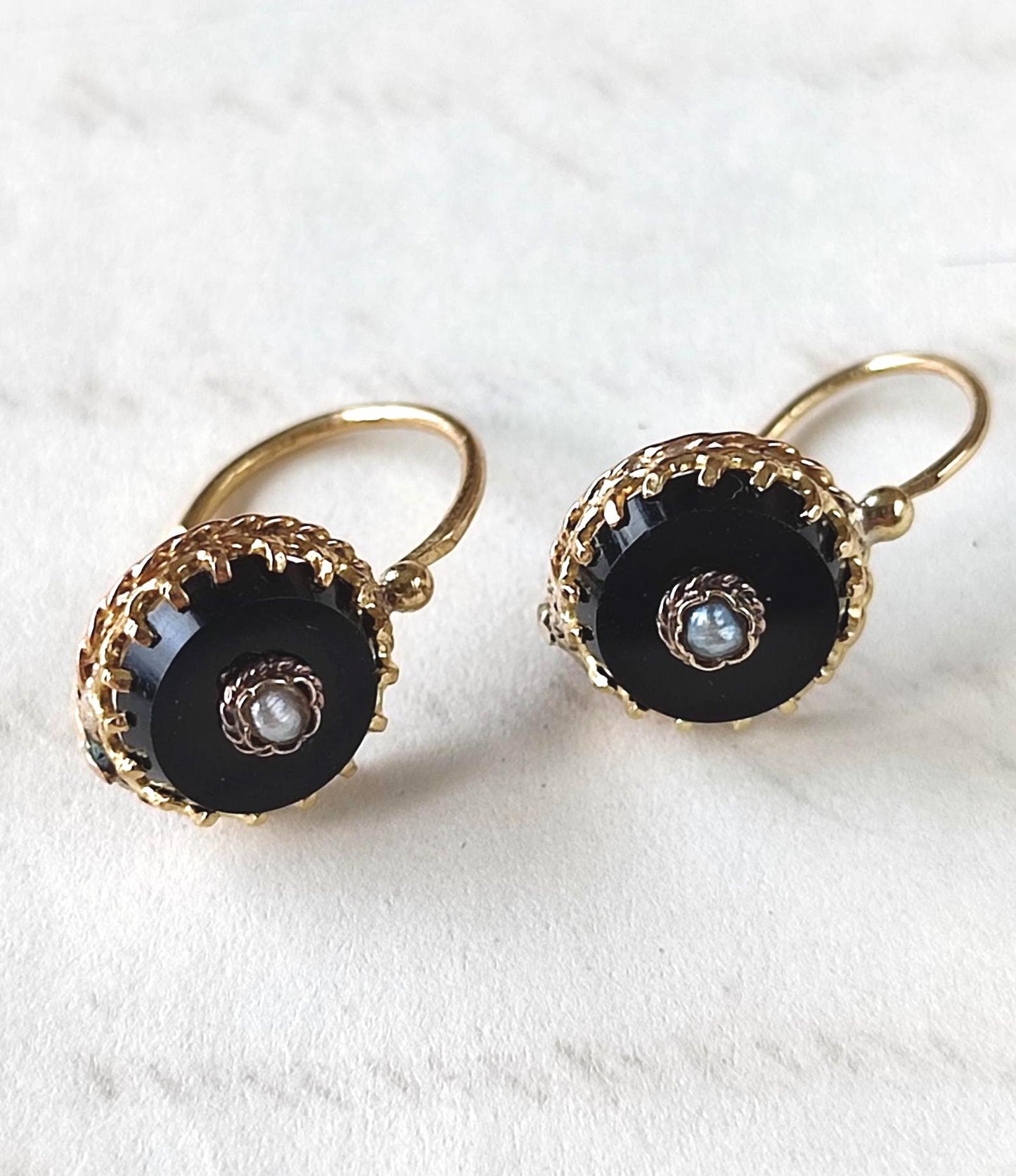 Boucles d’oreilles dormeuses anciennes or 18K onyx et perles fines, Napoléon III XIXe siècle