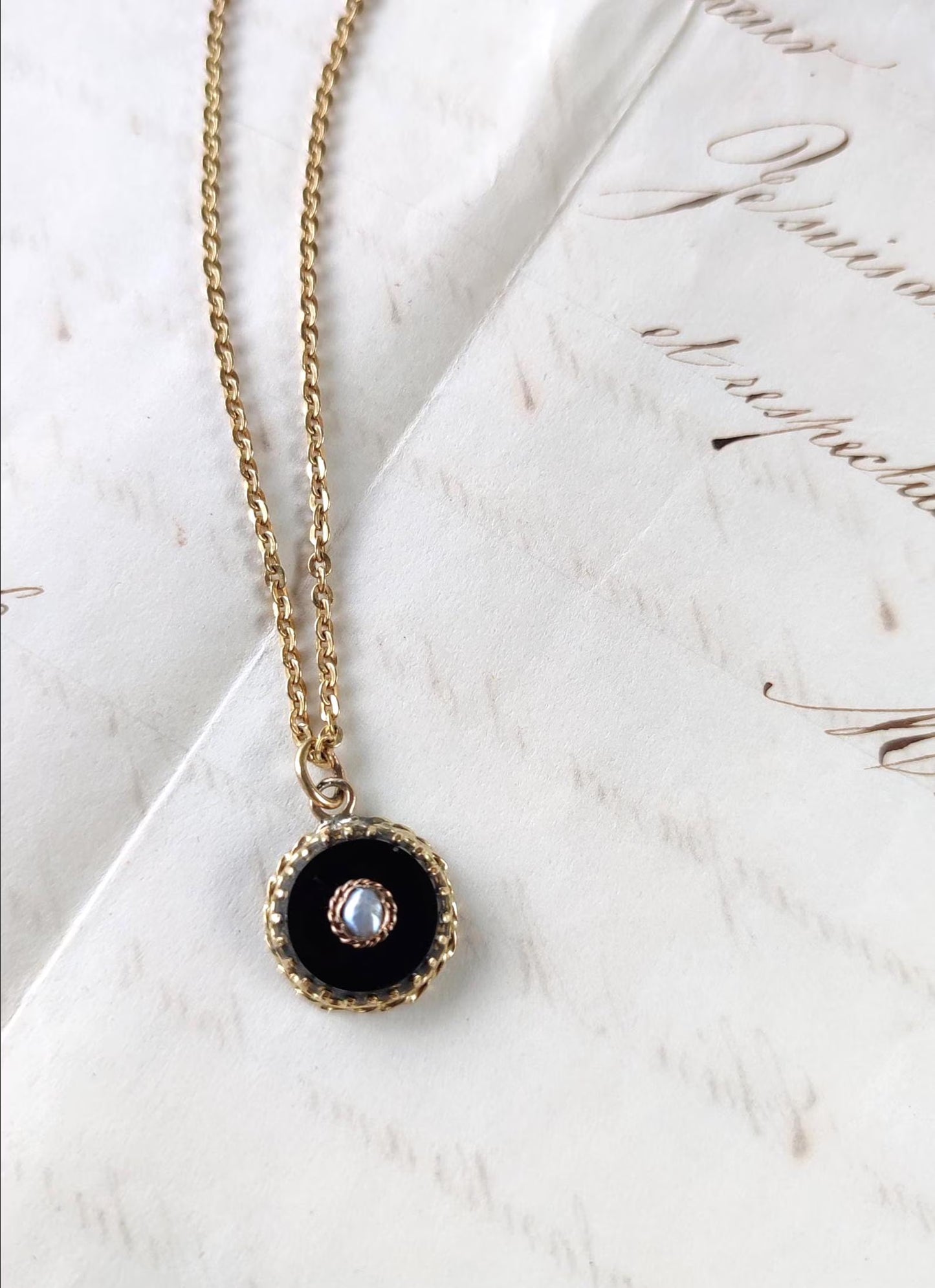 Pendentif ancien Napoléon III en or 18K, onyx noir et perle fine – ancienne épingle XIXe transformée