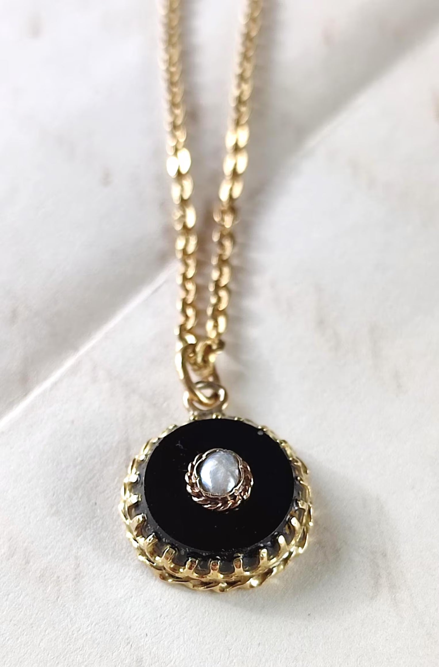 Pendentif ancien Napoléon III en or 18K, onyx noir et perle fine – ancienne épingle XIXe transformée